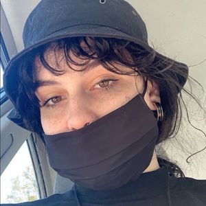 Meet your Posher, Alexis